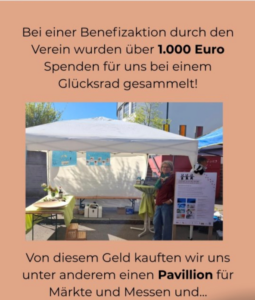 Benefizaktion: Ein Pavillon auf einem Marktstand, der durch Spendengelder für „Kinder im Mittelpunkt e. V.“ angeschafft wurde.