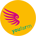 Logo von youfarm auf gelbem Kreis. Das Logo zeigt einen stilisierten pinken Flügel und den Schriftzug ‚youfarm‘ in türkis.